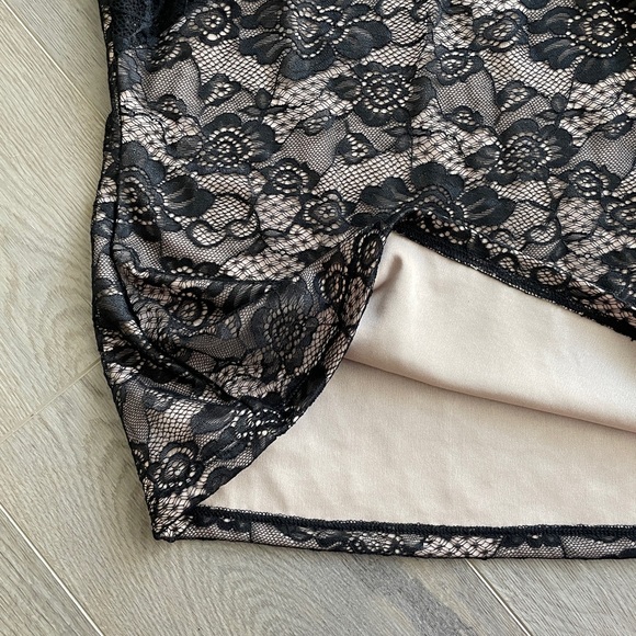 NEW YORK AND COMPANY - EUC black lace top size SMALL - Picture 7 of 13